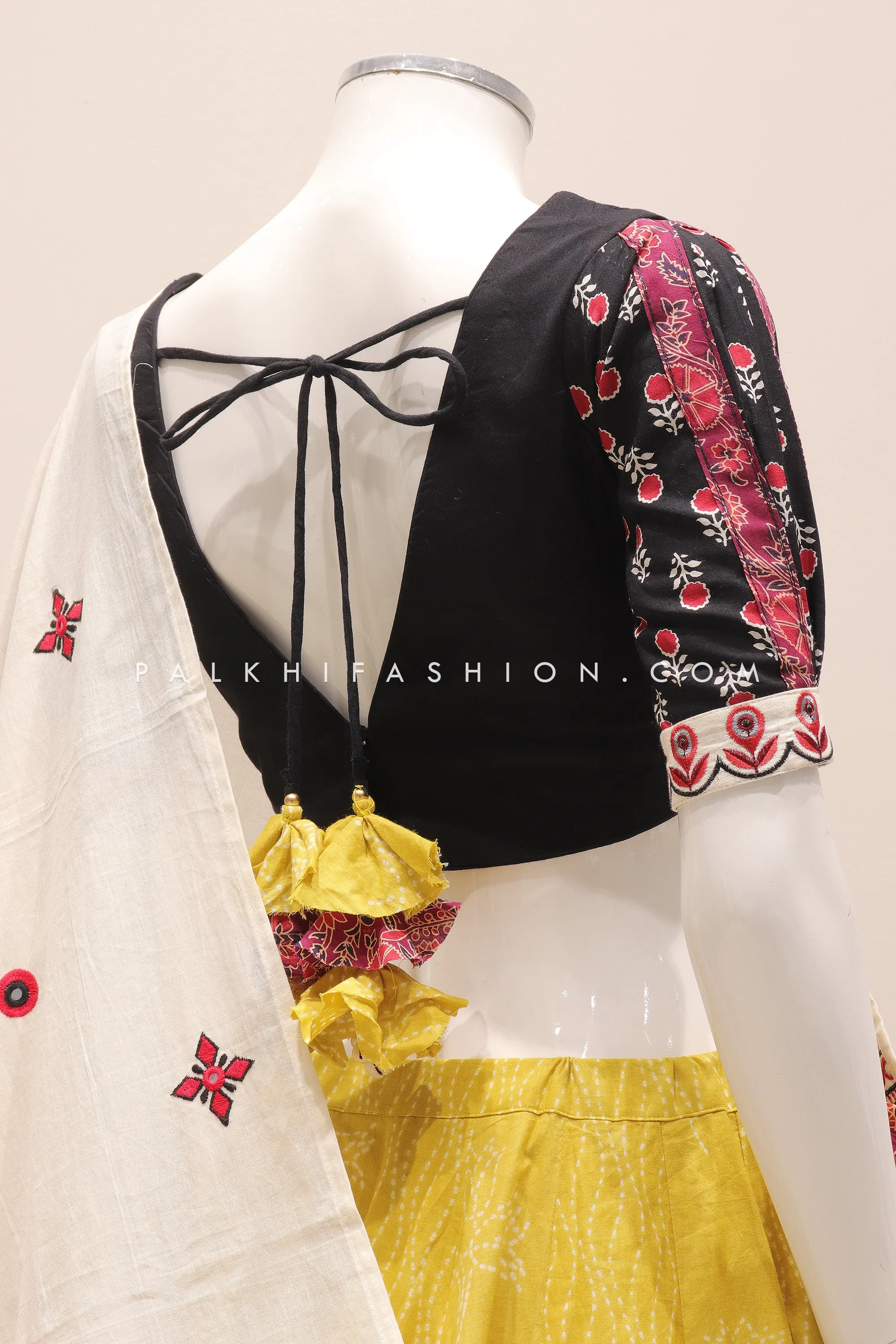 Beautiful Yellow Navratri Chaniya Choli With Attractive Work