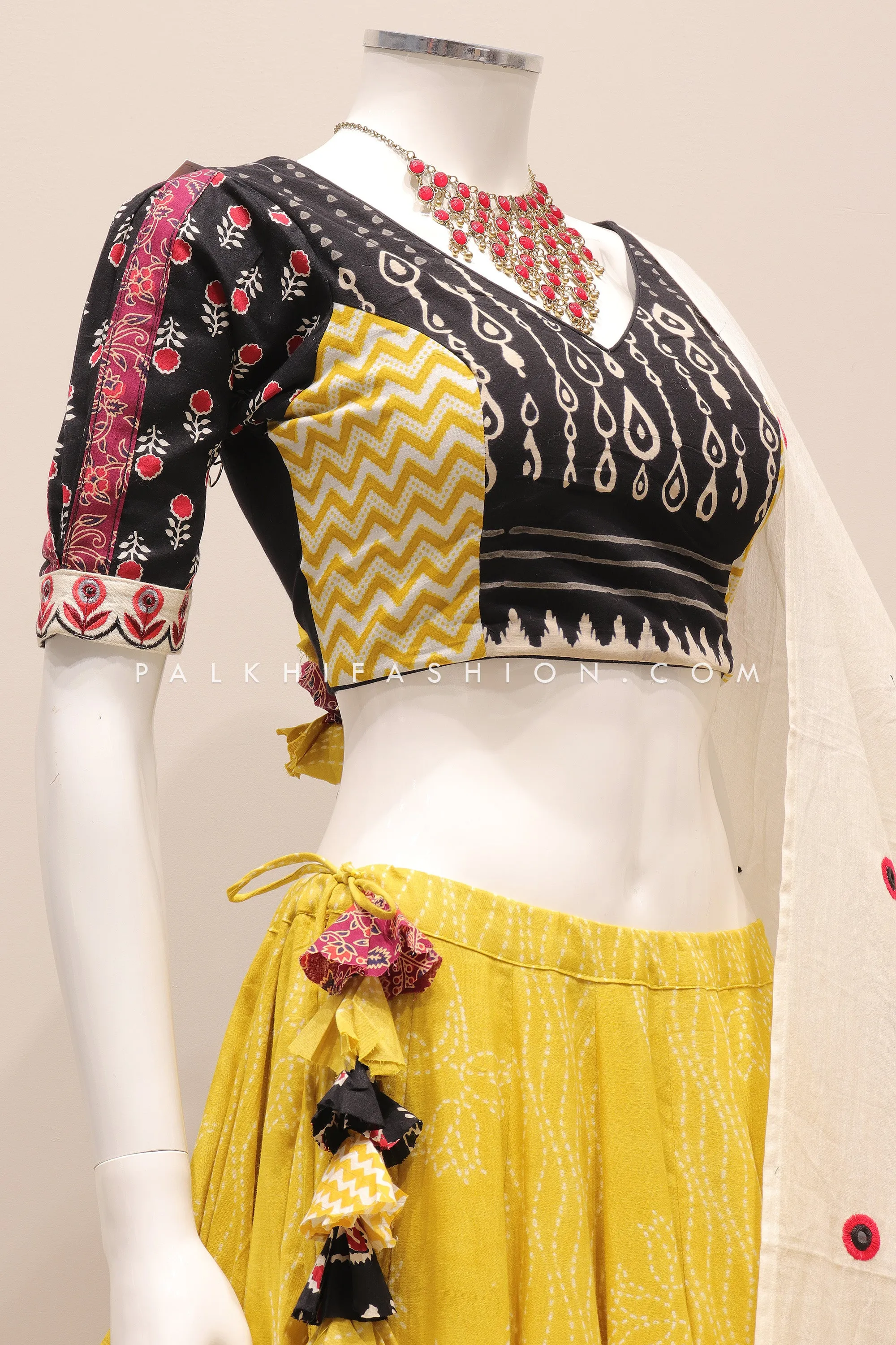 Beautiful Yellow Navratri Chaniya Choli With Attractive Work