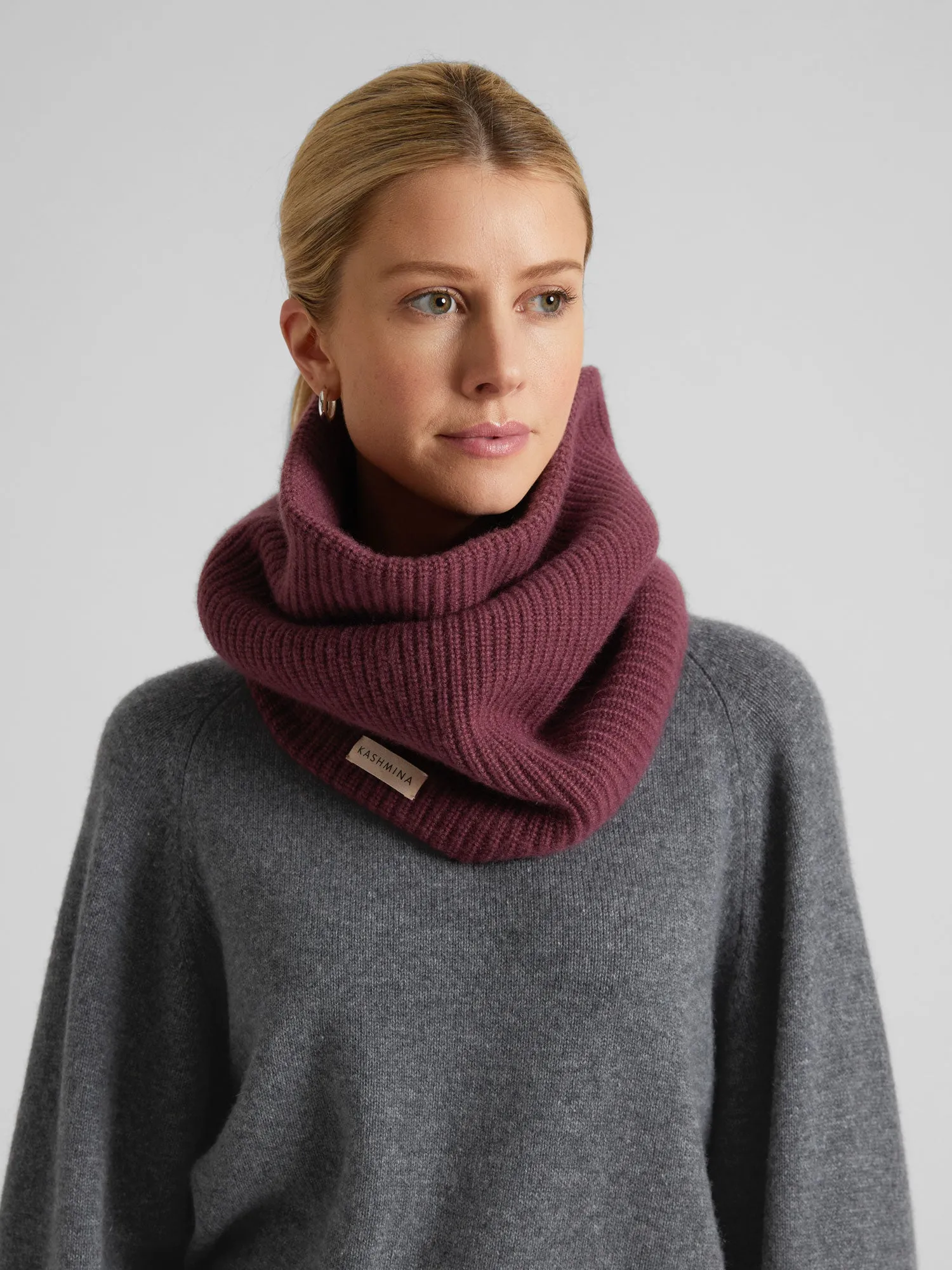 Cashmere snood "Erika" - Wild plum